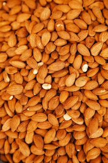 خرید جدید ترین انواع بادام درختی ریز